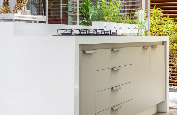 Encimera e isla de cocina en Cuarzo Blanco Polar